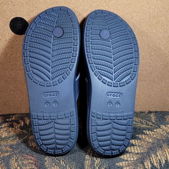 Unisex CROCS Classic II Navy Flip Flops- Size M5/W7 - Picture 6 of 6